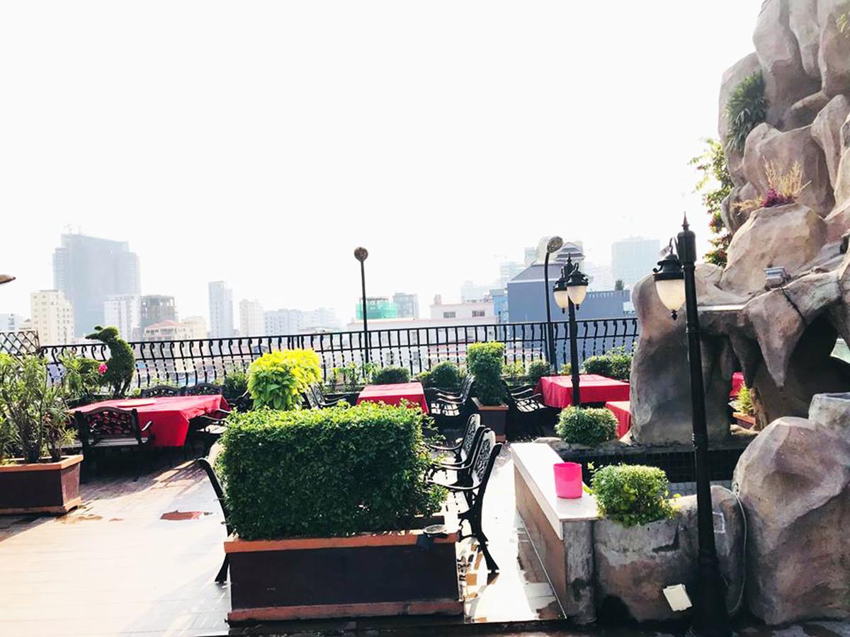 ホテル ラグジュアリー ワールド プノンペン エクステリア 写真
