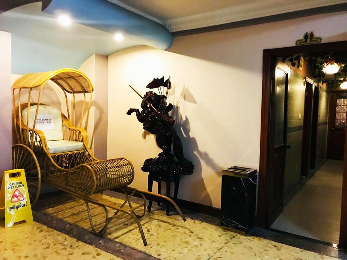 ホテル ラグジュアリー ワールド プノンペン エクステリア 写真